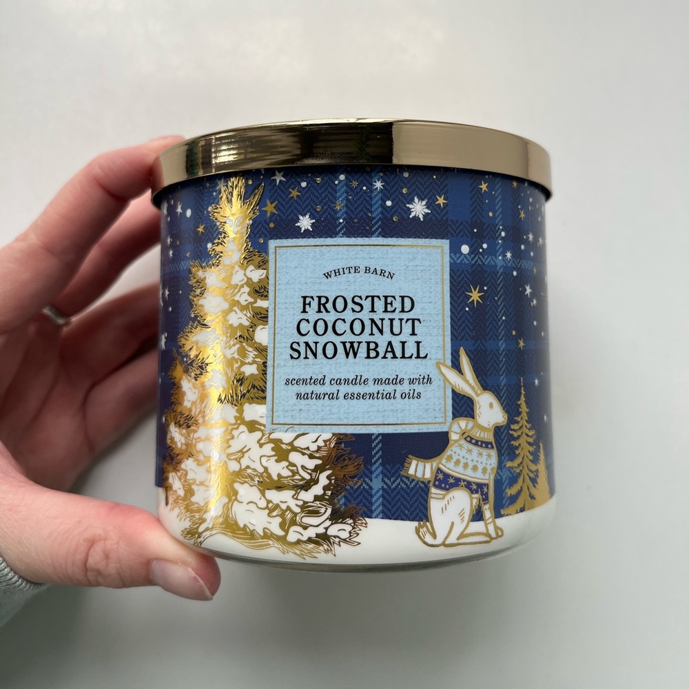 Bath & Body Works 3 wick candle- Frosted Coconut Snowball